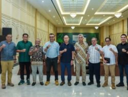 Gubernur Sultra Mayjen TNI ( Purn ) Andi Sumangerukka Mengadakan Pertemuan Dengan Rektor UHO