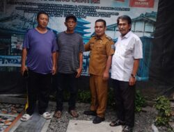 Lurah Satria Mengunjungi Rumah Warga Yang Terdampak Kerendam Air Akibat Hujan Deras Yang Disertai Angin Kencang