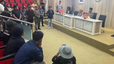 Wali Kota Kendari Terima Pengunjuk Rasa Terkait Tuntutan Upah Petugas Kebersihan RSUD