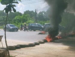 Warga Tapak Kuda Blokade Jalan, Tolak Eksekusi Lahan oleh PN Kendari