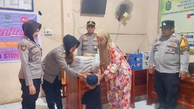 Jumat Berkah Polres Takalar Salurkan Makanan Bergizi untuk Anak Stunting dan Ibu Hamil di Mappakasunggu