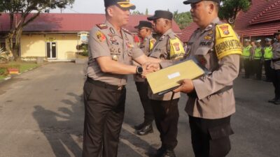 Kapolres Binjai Beri Penghargaan Dan Reward Terhadap Tiga Personil Bhabinkamtibmas