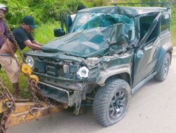 Kecelakaan Lalu Lintas di Jalan Budi Utomo Kendari, Mobil Jimny Tabrak Kendaraan Pengangkut Sampah
