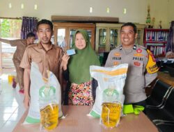 Bhabinkamtibmas Desa Kale Bentang Kawal Penyaluran Bantuan Pangan untuk 193 KK