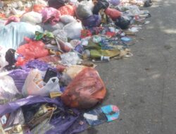Penyakit Saling Abai: Sampah Meluber ke Jalan Lalombaku Akibat Warga Enggan Buang pada Tempatnya