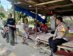 Sambangi Pangkalan Ojek, Bhabinkamtibmas Pattallassang Ajak Warga Perkuat Keamanan Lingkungan