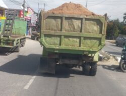 Truk Material Tak Berterpal Marak di Jalanan Kendari, Warga Desak Aparat Ambil Tindakan