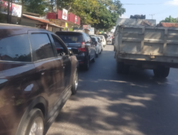 Antrean BBM Mengular di Sejumlah SPBU Kendari, Kemacetan Kembali Lumpuhkan Arus Lalu Lintas