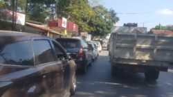 Akses Toko Tertutup Antrean Kendaraan, Pedagang di Jalan Budi Utomo Kendari Keluhkan Penurunan Aktivitas Usaha