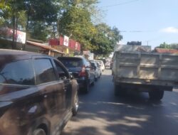 Akses Toko Tertutup Antrean Kendaraan, Pedagang di Jalan Budi Utomo Kendari Keluhkan Penurunan Aktivitas Usaha