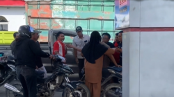BONE MEMBARA! Antrean BBM SPBU Labuaja Berubah Mencekam: Pria Bersenjata Badik Ngamuk Nyaris Habisi Lawan di Depan Umum!