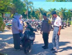 Sambangi Pelajar SMKN 3 Takalar, Bhabinkamtibmas Ingatkan Tertib Berlalu Lintas dan Jaga Kamtibmas