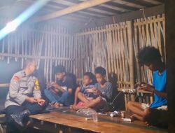 Malam di Bassara, Bhabinkamtibmas Temui Remaja dan Ingatkan Bahaya Busur