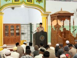 Polisi Bersama Masyarakat, Kapolres Takalar Gelar Jumat Keliling di Masjid Hayatil Iman